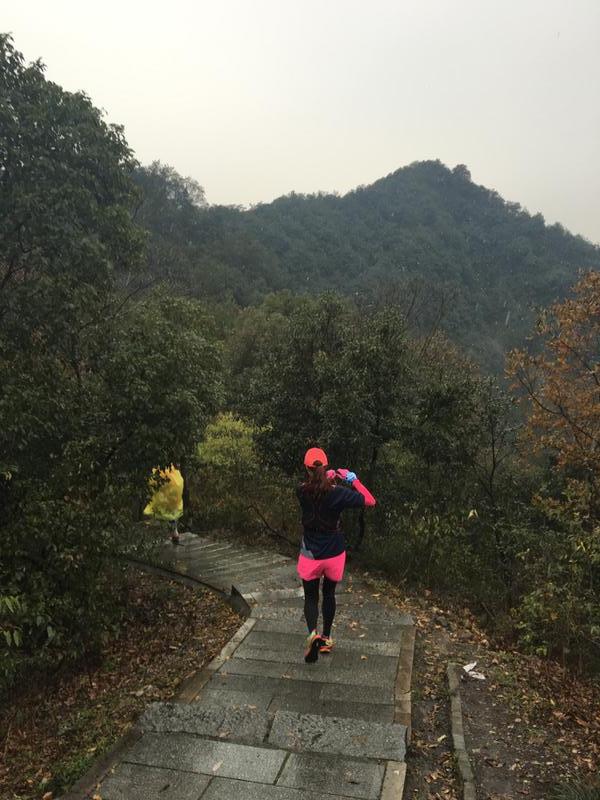 06粉衣
